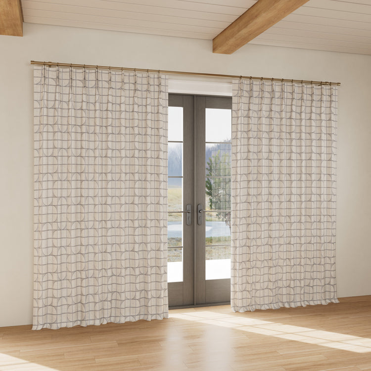 Custom curtain in Capsule