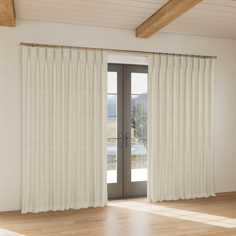 Custom curtain in Screen Silver