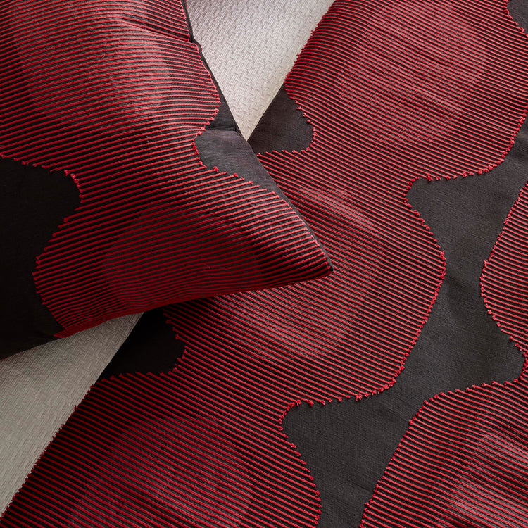 Lantern Detail in RDVLNK-BLK-RED DVLNQ-BLK-RED